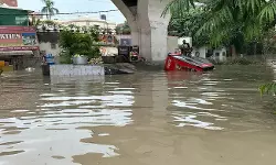 മഴക്കെടുതി: ഉത്തരേന്ത്യയില്‍ മരണം 100 പിന്നിട്ടു; ഡല്‍ഹിയില്‍ പ്രളയഭീതി