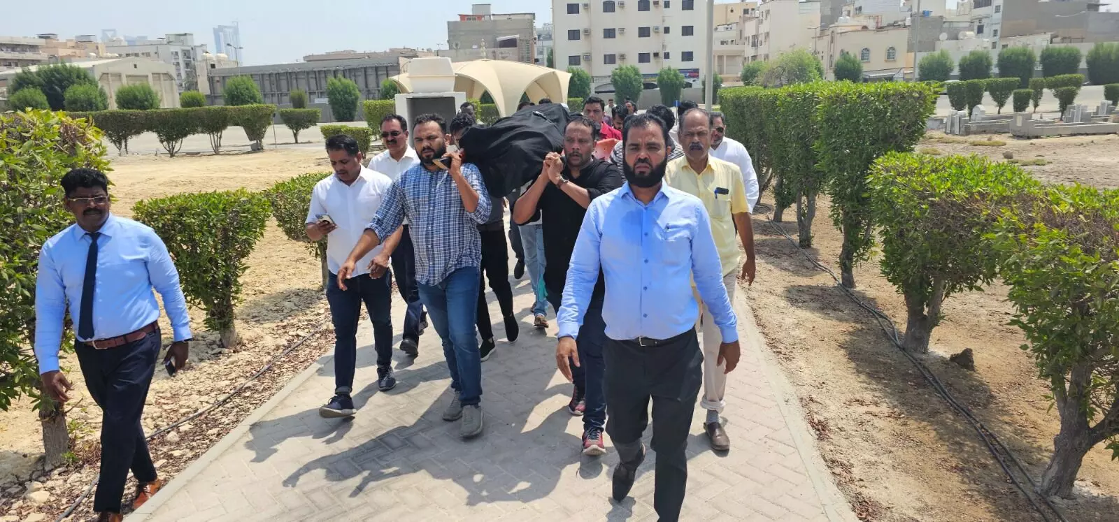 ഒടുവില് മലയാളിയുടെ മൃതദേഹത്തിന് നീതി; ഒരു വര്ഷത്തോളം ബഹ്റൈനില് കുടുങ്ങിയ മൃതദേഹം ബന്ധുക്കള്ക്ക് വിട്ടുനല്കി ഒടുവില് മലയാളിയുടെ മൃതദേഹത്തിന് നീതി; ഒരു വര്ഷത്തോളം ബഹ്റൈനില് കുടുങ്ങിയ മൃതദേഹം ബന്ധുക്കള്ക്ക് വിട്ടുനല്കി