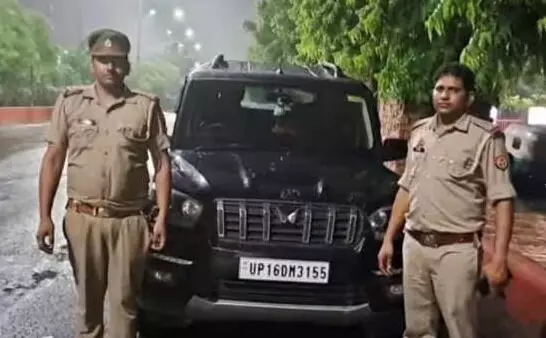 കേരള ഗവര്ണറുടെ വാഹനവ്യൂഹത്തിലേക്ക് സ്കോര്പ്പിയോ ഇടിച്ചു കയറ്റാന് ശ്രമിച്ചതിന് രണ്ടുപേര് കസ്റ്റഡിയില് കേരള ഗവര്ണറുടെ വാഹനവ്യൂഹത്തിലേക്ക് സ്കോര്പ്പിയോ ഇടിച്ചു കയറ്റാന് ശ്രമിച്ചതിന് രണ്ടുപേര് കസ്റ്റഡിയില്