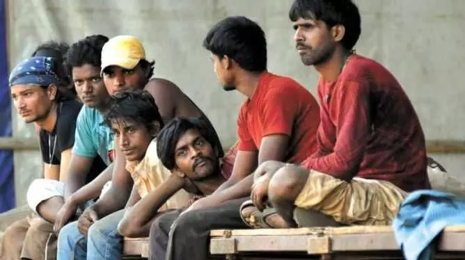 ഇതര സംസ്ഥാന തൊഴിലാളികളുടെ ക്യാംപുകളില് എക്സൈസ് പരിശോധന; ലഹരി വസ്തുക്കള് പിടിച്ചെടുത്തു ഇതര സംസ്ഥാന തൊഴിലാളികളുടെ ക്യാംപുകളില് എക്സൈസ് പരിശോധന; ലഹരി വസ്തുക്കള് പിടിച്ചെടുത്തു