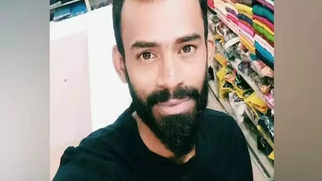 താനൂര് കസ്റ്റഡി മരണം: എസ്ഐ ഉള്പ്പടെ എട്ടു പോലിസുകാര്ക്ക് സസ്പെന്ഷന് താനൂര് കസ്റ്റഡി മരണം: എസ്ഐ ഉള്പ്പടെ എട്ടു പോലിസുകാര്ക്ക് സസ്പെന്ഷന്