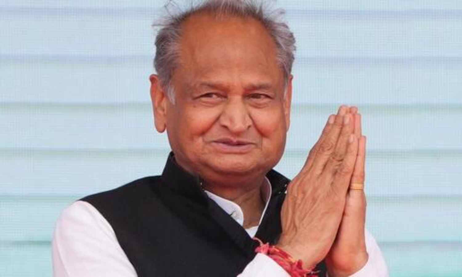 താന് ഒരു പാര്ട്ടിയുടെ മാത്രം പ്രധാനമന്ത്രിയാണെന്നാണ് മോദിയുടെ പെരുമാറ്റവും പ്രസംഗങ്ങളും വ്യക്തമാക്കുന്നത്: അശോക് ഗെലോട്ട് താന് ഒരു പാര്ട്ടിയുടെ മാത്രം പ്രധാനമന്ത്രിയാണെന്നാണ് മോദിയുടെ പെരുമാറ്റവും പ്രസംഗങ്ങളും വ്യക്തമാക്കുന്നത്: അശോക് ഗെലോട്ട്