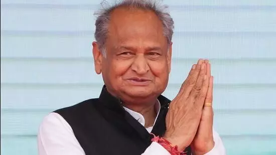 താന് ഒരു പാര്ട്ടിയുടെ മാത്രം പ്രധാനമന്ത്രിയാണെന്നാണ് മോദിയുടെ പെരുമാറ്റവും പ്രസംഗങ്ങളും വ്യക്തമാക്കുന്നത്: അശോക് ഗെലോട്ട് താന് ഒരു പാര്ട്ടിയുടെ മാത്രം പ്രധാനമന്ത്രിയാണെന്നാണ് മോദിയുടെ പെരുമാറ്റവും പ്രസംഗങ്ങളും വ്യക്തമാക്കുന്നത്: അശോക് ഗെലോട്ട്