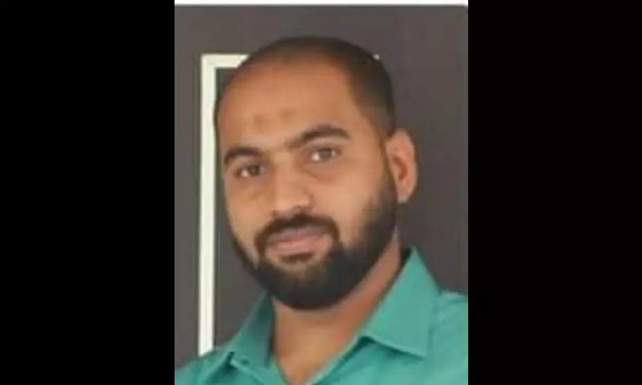 ചേളാരി പാലക്കലില് ബൈക്കില് ലോറിയിടിച്ച് യുവാവ് മരിച്ചു ചേളാരി പാലക്കലില് ബൈക്കില് ലോറിയിടിച്ച് യുവാവ് മരിച്ചു