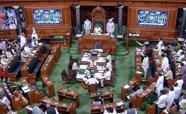 പ്രതിപക്ഷ ബഹിഷ്കരണത്തിനിടെ വിവാദബില്ലുകള് പാസാക്കി കേന്ദ്രസര്ക്കാര് പ്രതിപക്ഷ ബഹിഷ്കരണത്തിനിടെ വിവാദബില്ലുകള് പാസാക്കി കേന്ദ്രസര്ക്കാര്