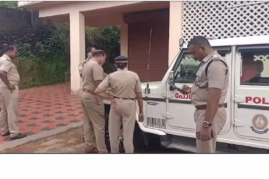 പീഡനത്തിന് ഇരയായ പ്ലസ് വണ് വിദ്യാര്ഥിനി തൂങ്ങിമരിച്ച നിലയില് പീഡനത്തിന് ഇരയായ പ്ലസ് വണ് വിദ്യാര്ഥിനി തൂങ്ങിമരിച്ച നിലയില്