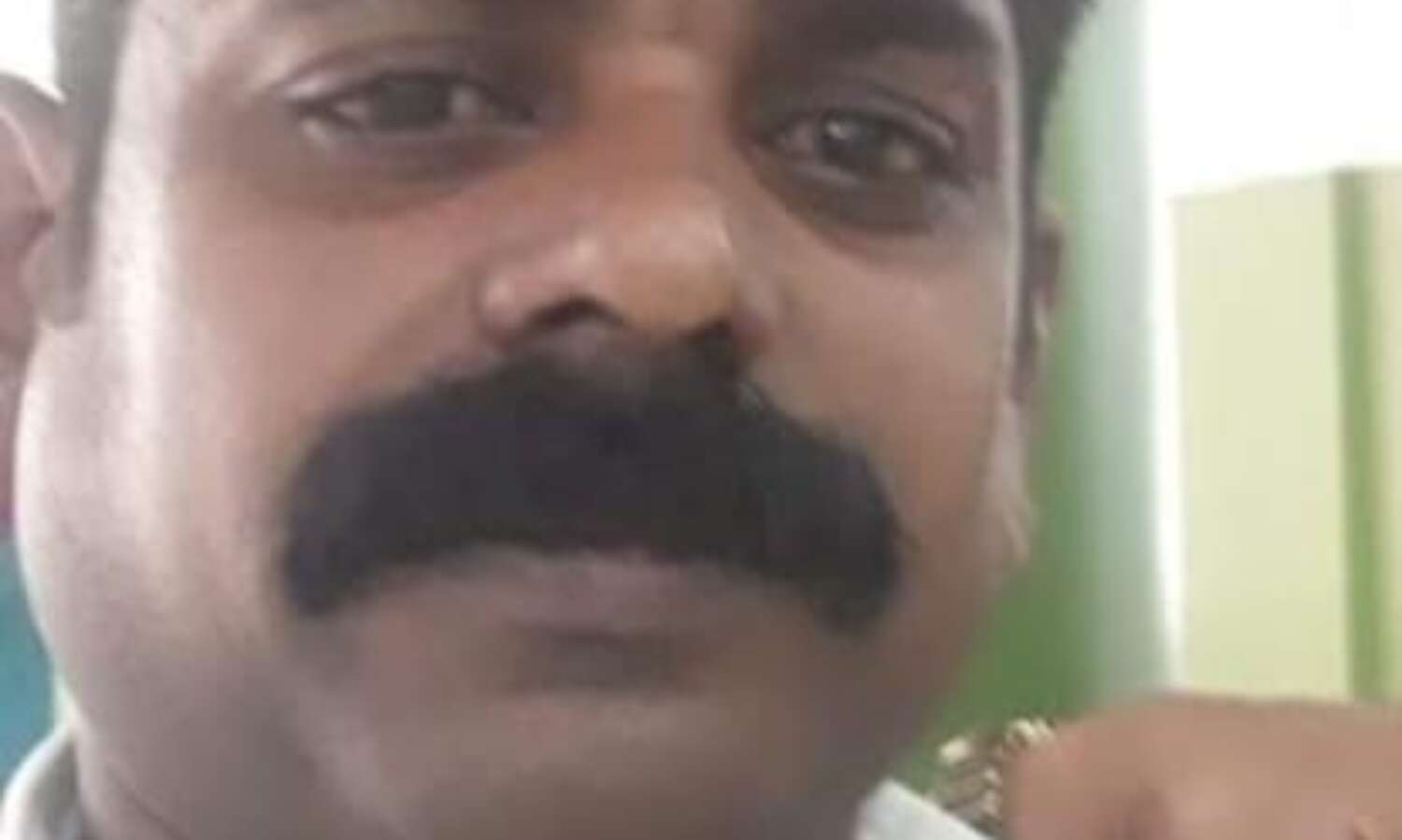 മൂന്നിയൂരില് ഒന്നാം ക്ലാസ് വിദ്യാര്ത്ഥിനിയെ പീഡിപ്പിച്ച ആര് എസ് എസ് പ്രവര്ത്തകന് കോടതിയില് കീഴടങ്ങി മൂന്നിയൂരില് ഒന്നാം ക്ലാസ് വിദ്യാര്ത്ഥിനിയെ പീഡിപ്പിച്ച ആര് എസ് എസ് പ്രവര്ത്തകന് കോടതിയില് കീഴടങ്ങി