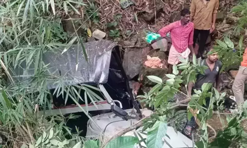 തലപ്പുഴ കണ്ണോത്ത് മല അപകടം; ഇറക്കവും വളവും അഗാധമായ കൊക്കയും; നടന്നത് ഊര്ജ്ജിത രക്ഷാപ്രവര്ത്തനം തലപ്പുഴ കണ്ണോത്ത് മല അപകടം; ഇറക്കവും വളവും അഗാധമായ കൊക്കയും; നടന്നത് ഊര്ജ്ജിത രക്ഷാപ്രവര്ത്തനം