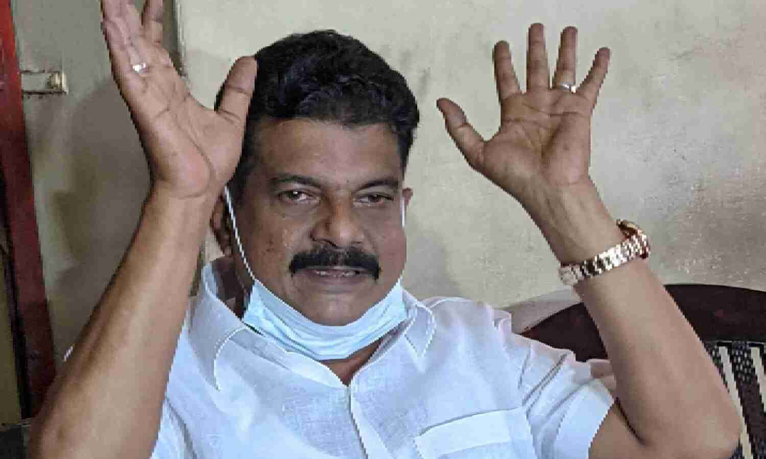 ആശ്രമം കത്തിച്ച കേസില് കാരായി രാജനെ കുടുക്കാന് നോക്കി; പൂഴ്ത്തിയ ക്രൈം ബ്രാഞ്ച് റിപോര്ട്ട് പുറത്തുവിട്ട് പി വി അന്വര് ആശ്രമം കത്തിച്ച കേസില് കാരായി രാജനെ കുടുക്കാന് നോക്കി; പൂഴ്ത്തിയ ക്രൈം ബ്രാഞ്ച് റിപോര്ട്ട് പുറത്തുവിട്ട് പി വി അന്വര്