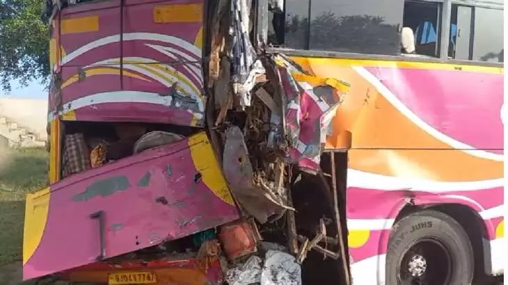 രാജസ്ഥാനില് ബസ്സില് ട്രക്കിടിച്ച് 11 മരണം രാജസ്ഥാനില് ബസ്സില് ട്രക്കിടിച്ച് 11 മരണം