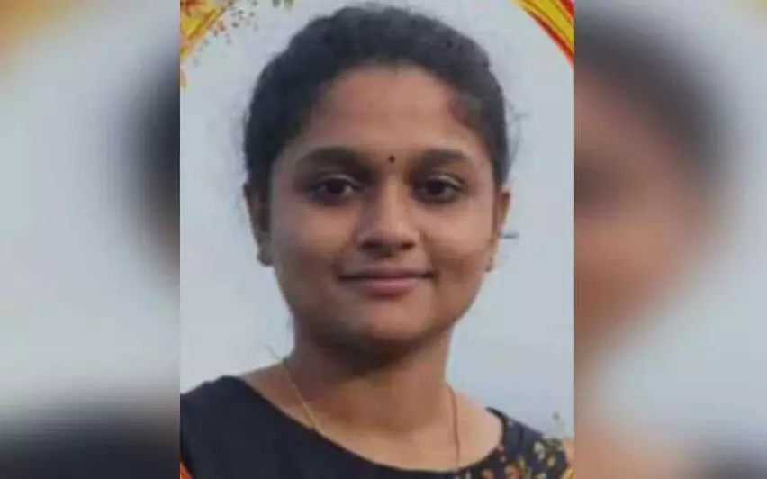 യുവാവ് വീട്ടില്‍ക്കയറി വെട്ടിപ്പരിക്കേല്‍പ്പിച്ച നഴ്‌സിങ് വിദ്യാര്‍ഥിനി മരിച്ചു