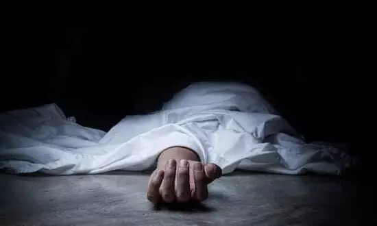 മോഷണ ശ്രമം; പെണ്കുട്ടിയുടെ ഷാള് യുവാക്കള് വലിച്ച് വീഴ്ത്തി; പെണ്കുട്ടിക്ക് ദാരുണാന്ത്യം മോഷണ ശ്രമം; പെണ്കുട്ടിയുടെ ഷാള് യുവാക്കള് വലിച്ച് വീഴ്ത്തി; പെണ്കുട്ടിക്ക് ദാരുണാന്ത്യം