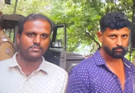 സര്ക്കാര് അഭിഭാഷകന് ഹാജരായില്ല; പിഎഫ്ഐ ചാപ്പകുത്തിയെന്ന വ്യാജ പരാതിയില് പ്രതികള്ക്ക് ജാമ്യം സര്ക്കാര് അഭിഭാഷകന് ഹാജരായില്ല; പിഎഫ്ഐ ചാപ്പകുത്തിയെന്ന വ്യാജ പരാതിയില് പ്രതികള്ക്ക് ജാമ്യം