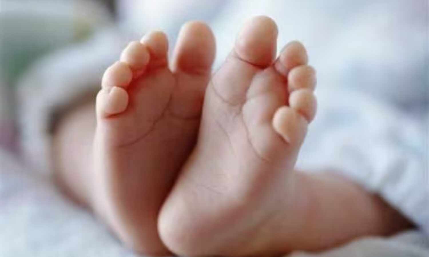 മുലപ്പാല് തൊണ്ടയില് കുടുങ്ങി പിഞ്ചുകുഞ്ഞ് മരിച്ചു മുലപ്പാല് തൊണ്ടയില് കുടുങ്ങി പിഞ്ചുകുഞ്ഞ് മരിച്ചു