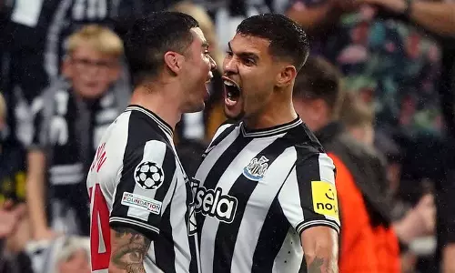 ചാംപ്യന്സ് ലീഗില് പിഎസ്ജി തരിപ്പണം; ന്യൂകാസില് താണ്ഡവം ചാംപ്യന്സ് ലീഗില് പിഎസ്ജി തരിപ്പണം; ന്യൂകാസില് താണ്ഡവം