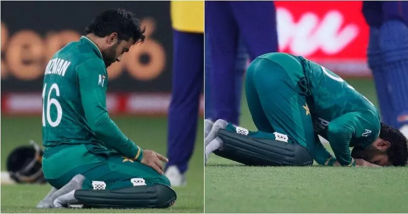 ഡ്രിങ്ക്സ് ബ്രേക്കിനിടെ ഗ്രൗണ്ടില് നമസ്കരിച്ച് പാക് താരം മുഹമ്മദ് റിസ്വാന് ഡ്രിങ്ക്സ് ബ്രേക്കിനിടെ ഗ്രൗണ്ടില് നമസ്കരിച്ച് പാക് താരം മുഹമ്മദ് റിസ്വാന്