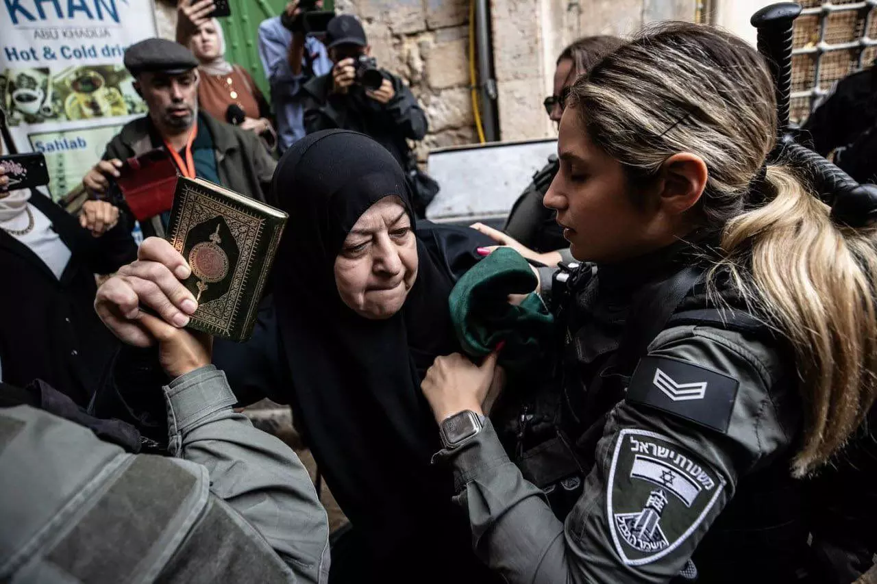 യുദ്ധക്കളമായി പശ്ചിമേഷ്യ; ചിത്രങ്ങളിലൂടെ...