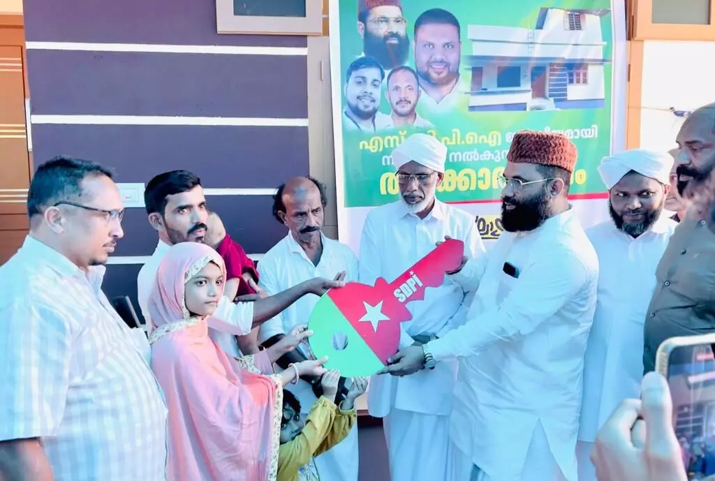 എസ് ഡി പി ഐ നിര്‍മ്മിച്ച് നല്‍കിയ വീടിന്റെ താക്കോല്‍ കൈമാറി