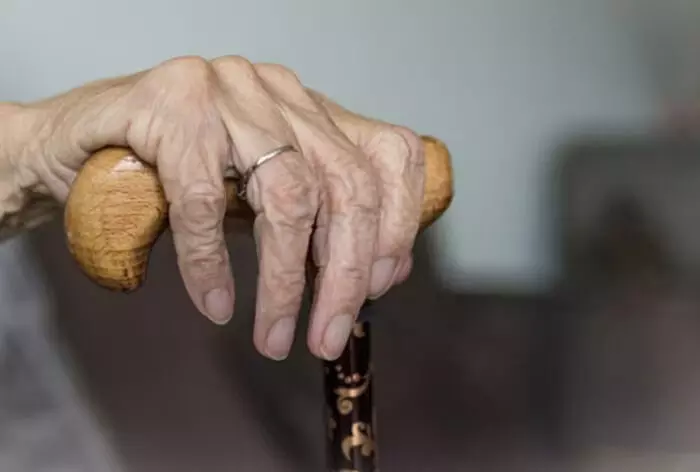 അതിക്രൂരം; കടത്തിണ്ണയില് ഉറങ്ങിയ അംഗപരിമിതയായ 80കാരിയെ ക്രൂരമായി പീഡിപ്പിച്ചത് യുവാവ് അതിക്രൂരം; കടത്തിണ്ണയില് ഉറങ്ങിയ അംഗപരിമിതയായ 80കാരിയെ ക്രൂരമായി പീഡിപ്പിച്ചത് യുവാവ്