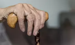 അതിക്രൂരം; കടത്തിണ്ണയില് ഉറങ്ങിയ അംഗപരിമിതയായ 80കാരിയെ ക്രൂരമായി പീഡിപ്പിച്ചത് യുവാവ് അതിക്രൂരം; കടത്തിണ്ണയില് ഉറങ്ങിയ അംഗപരിമിതയായ 80കാരിയെ ക്രൂരമായി പീഡിപ്പിച്ചത് യുവാവ്