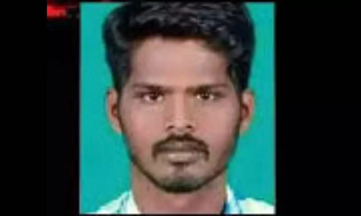 വാളയാര് പീഡനക്കേസ് പ്രതിയുടെ മരണം; ഫാക്ടറി സൈറ്റ് മാനേജര് അറസ്റ്റില് വാളയാര് പീഡനക്കേസ് പ്രതിയുടെ മരണം; ഫാക്ടറി സൈറ്റ് മാനേജര് അറസ്റ്റില്