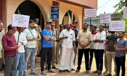 ആര്‍എസ്എസ് പദ സഞ്ചലനത്തിന് ലീഗ് ഭരിക്കുന്ന പഞ്ചായത്ത് ഗ്രൗണ്ട്; എസ് ഡി പി ഐ പ്രതിഷേധമാര്‍ച്ച് നടത്തി