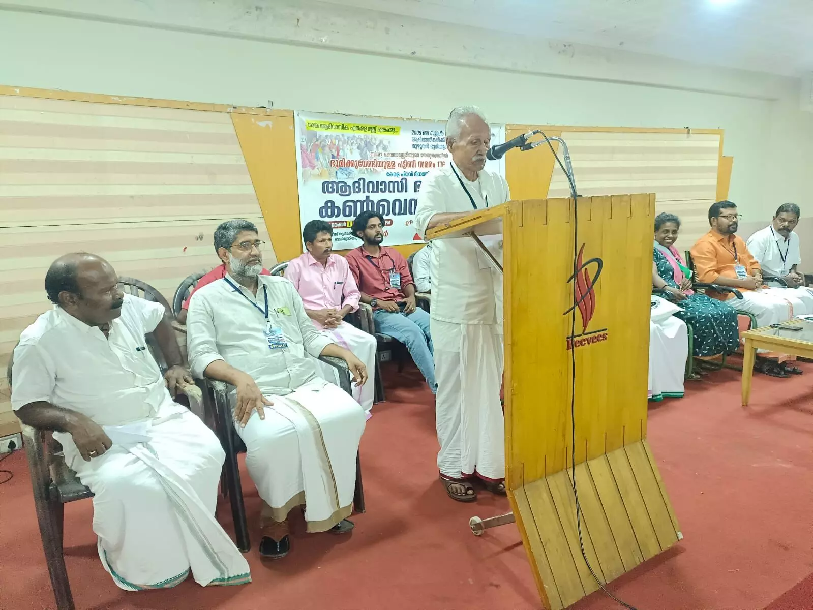 സുപ്രിം കോടതി ഉത്തരവ് നടപ്പാക്കാന് സര്ക്കാര് തയ്യാറാകാത്തത് ആദിവാസികളോടുള്ള വഞ്ചന: ഗ്രോ വാസു സുപ്രിം കോടതി ഉത്തരവ് നടപ്പാക്കാന് സര്ക്കാര് തയ്യാറാകാത്തത് ആദിവാസികളോടുള്ള വഞ്ചന: ഗ്രോ വാസു
