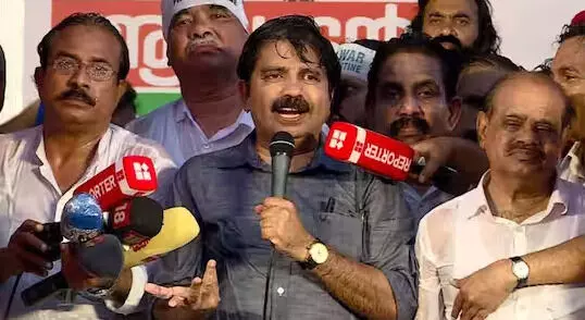 കെപിസിസി വിലക്ക് ലംഘിച്ച് മലപ്പുറത്ത് ആര്യാടന് ഷൗക്കത്തിന്റെ നേതൃത്വത്തില് ഫലസ്തീന് റാലി കെപിസിസി വിലക്ക് ലംഘിച്ച് മലപ്പുറത്ത് ആര്യാടന് ഷൗക്കത്തിന്റെ നേതൃത്വത്തില് ഫലസ്തീന് റാലി