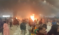 കളമശ്ശേരി സ്ഫോടനം: മരിച്ചവരുടെ കുടുംബങ്ങള്ക്ക് അഞ്ച് ലക്ഷം രൂപ ധനസഹായം കളമശ്ശേരി സ്ഫോടനം: മരിച്ചവരുടെ കുടുംബങ്ങള്ക്ക് അഞ്ച് ലക്ഷം രൂപ ധനസഹായം