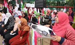 ഇടതു സര്ക്കാര് കേരളത്തിന് ബാധ്യതയായെന്ന് സുനിതാ നിസാര്; വിമന് ഇന്ത്യാ മൂവ്മെന്റ് സെക്രട്ടറിയേറ്റ് ധര്ണ നടത്തി ഇടതു സര്ക്കാര് കേരളത്തിന് ബാധ്യതയായെന്ന് സുനിതാ നിസാര്; വിമന് ഇന്ത്യാ മൂവ്മെന്റ് സെക്രട്ടറിയേറ്റ് ധര്ണ നടത്തി