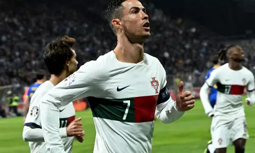 ലോകകപ്പ് യോഗ്യത; കുവൈത്തിനെ വീഴ്ത്തി ഇന്ത്യ; യൂറോയില് പോര്ച്ചുഗല് മുന്നോട്ട്; 128ാം ഗോളുമായി റോണോ ലോകകപ്പ് യോഗ്യത; കുവൈത്തിനെ വീഴ്ത്തി ഇന്ത്യ; യൂറോയില് പോര്ച്ചുഗല് മുന്നോട്ട്; 128ാം ഗോളുമായി റോണോ