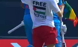 ഫലസ്തീനില്‍ ബോംബിടുന്നത് അവസാനിപ്പിക്കുക; ലോകകപ്പ് ഫൈനല്‍ വേദിയിലേക്ക് മുദ്രാവാക്യമുയര്‍ത്തി വന്ന് യുവാവ്