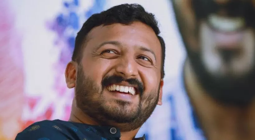 വ്യാജ തിരിച്ചറിയല് കാര്ഡ് കേസ്; പ്രതികളെ കസ്റ്റഡിയിലെടുക്കുമ്പോള് തന്റെ വാഹനത്തിലായിരുന്നുവെന്ന് സമ്മതിച്ച് രാഹുല് മാങ്കൂട്ടത്തില് വ്യാജ തിരിച്ചറിയല് കാര്ഡ് കേസ്; പ്രതികളെ കസ്റ്റഡിയിലെടുക്കുമ്പോള് തന്റെ വാഹനത്തിലായിരുന്നുവെന്ന് സമ്മതിച്ച് രാഹുല് മാങ്കൂട്ടത്തില്