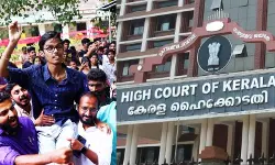 കേരളവര്മയിലെ എസ്എഫ്ഐ ചെയര്മാന് സ്ഥാനാര്ഥിയുടെ വിജയം ഹൈക്കോടതി റദ്ദാക്കി; വീണ്ടും വോട്ടെണ്ണെല് നടത്തും കേരളവര്മയിലെ എസ്എഫ്ഐ ചെയര്മാന് സ്ഥാനാര്ഥിയുടെ വിജയം ഹൈക്കോടതി റദ്ദാക്കി; വീണ്ടും വോട്ടെണ്ണെല് നടത്തും