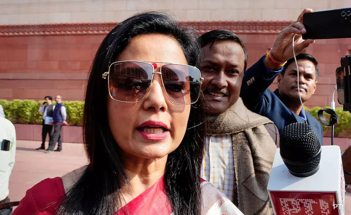 എത്തിക്സ് കമ്മിറ്റി എല്ലാ നിയമങ്ങളും ലംഘിച്ചു; പാര്ലിമെന്റ് കവാടത്തില് പൊട്ടിത്തെറിച്ച് മഹുവ മൊയ്ത്ര എത്തിക്സ് കമ്മിറ്റി എല്ലാ നിയമങ്ങളും ലംഘിച്ചു; പാര്ലിമെന്റ് കവാടത്തില് പൊട്ടിത്തെറിച്ച് മഹുവ മൊയ്ത്ര