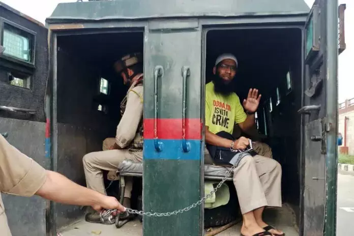 യുഎപിഎ ചുമത്തി ജയിലിലടച്ച കശ്മീരി മാധ്യമപ്രവര്ത്തകനെ വിട്ടയക്കാന് ഹൈക്കോടതി ഉത്തരവ് യുഎപിഎ ചുമത്തി ജയിലിലടച്ച കശ്മീരി മാധ്യമപ്രവര്ത്തകനെ വിട്ടയക്കാന് ഹൈക്കോടതി ഉത്തരവ്
