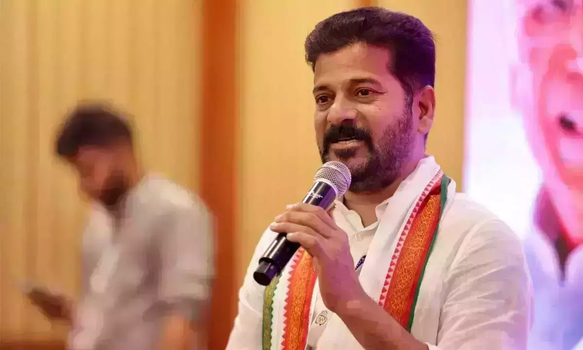 തനിക്ക് കടന്നുപോകാന് ഗതാഗതം തടസ്സപ്പെടുത്തരുതെന്ന് തെലങ്കാന മുഖ്യമന്ത്രി തനിക്ക് കടന്നുപോകാന് ഗതാഗതം തടസ്സപ്പെടുത്തരുതെന്ന് തെലങ്കാന മുഖ്യമന്ത്രി