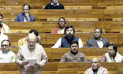 പ്രതിപക്ഷ എംപിമാരുടെ കൂട്ട സസ്‌പെന്‍ഷനിടെ വിവാദ ക്രിമിനല്‍ ബില്ലുകള്‍ ലോക്‌സഭയില്‍