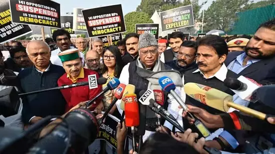 മൂന്ന് എംപിമാര്ക്ക് കൂടി സസ്പെന്ഷന്; ആകെ 146, ചോദ്യങ്ങളും നീക്കം ചെയ്തു മൂന്ന് എംപിമാര്ക്ക് കൂടി സസ്പെന്ഷന്; ആകെ 146, ചോദ്യങ്ങളും നീക്കം ചെയ്തു