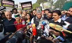 മൂന്ന് എംപിമാര്‍ക്ക് കൂടി സസ്‌പെന്‍ഷന്‍; ആകെ 146,   ചോദ്യങ്ങളും നീക്കം ചെയ്തു