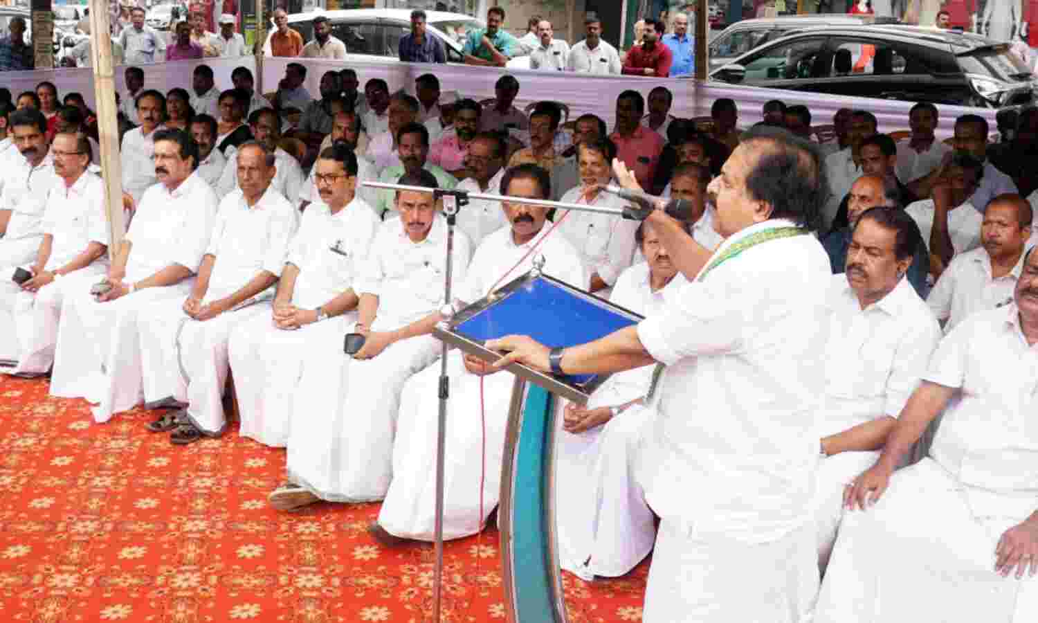 ഏകാധിപതിയാവാന് മോദി ശ്രമിക്കുന്നു: രമേശ് ചെന്നിത്തല ഏകാധിപതിയാവാന് മോദി ശ്രമിക്കുന്നു: രമേശ് ചെന്നിത്തല