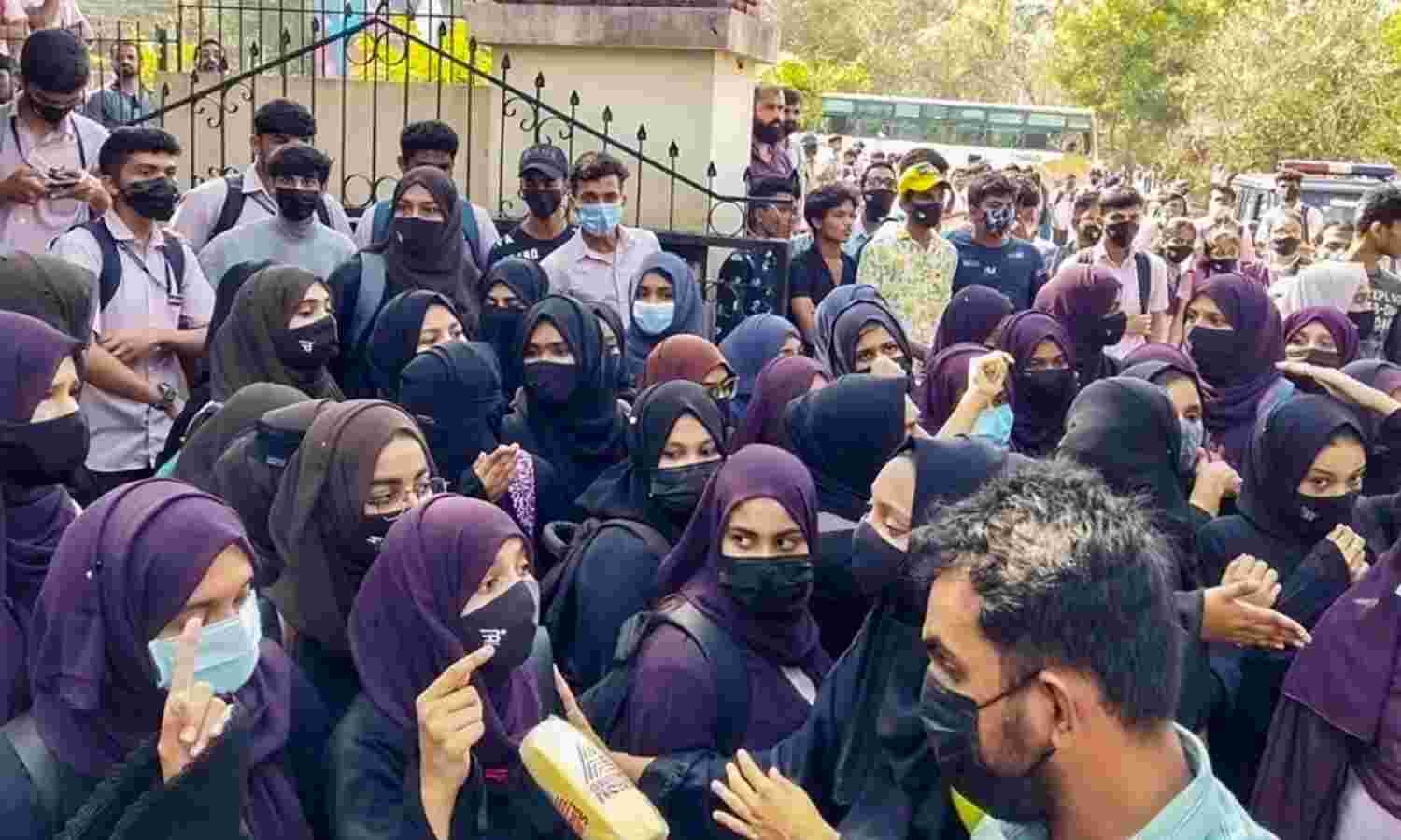 ഹിജാബില് ഒരു ഉത്തരവും പുറപ്പെടുവിച്ചിട്ടില്ല; കര്ണാടക ആഭ്യന്തരമന്ത്രി ഹിജാബില് ഒരു ഉത്തരവും പുറപ്പെടുവിച്ചിട്ടില്ല; കര്ണാടക ആഭ്യന്തരമന്ത്രി