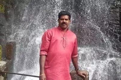 പോക്സോ കേസില് അറസ്റ്റിലായ അധ്യാപകനെ രക്ഷിക്കാന് രാഷ്ട്രീയ ഇടപെടലെന്ന് ആക്ഷേപം പോക്സോ കേസില് അറസ്റ്റിലായ അധ്യാപകനെ രക്ഷിക്കാന് രാഷ്ട്രീയ ഇടപെടലെന്ന് ആക്ഷേപം