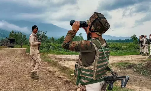മണിപ്പൂരില് സൈനിക ഉദ്യോഗസ്ഥനെ വീട്ടില്നിന്ന് തട്ടിക്കൊണ്ടുപോയി മണിപ്പൂരില് സൈനിക ഉദ്യോഗസ്ഥനെ വീട്ടില്നിന്ന് തട്ടിക്കൊണ്ടുപോയി