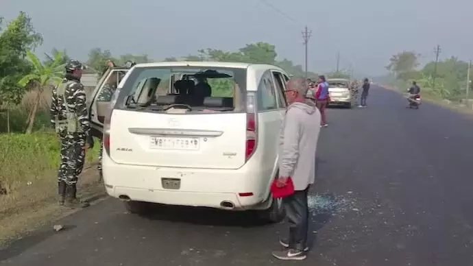 ബംഗാളില് റെയ്ഡിനെത്തിയ ഇഡി സംഘത്തെ നാട്ടുകാര് ആക്രമിച്ചു; വാഹനം തകര്ത്തു ബംഗാളില് റെയ്ഡിനെത്തിയ ഇഡി സംഘത്തെ നാട്ടുകാര് ആക്രമിച്ചു; വാഹനം തകര്ത്തു