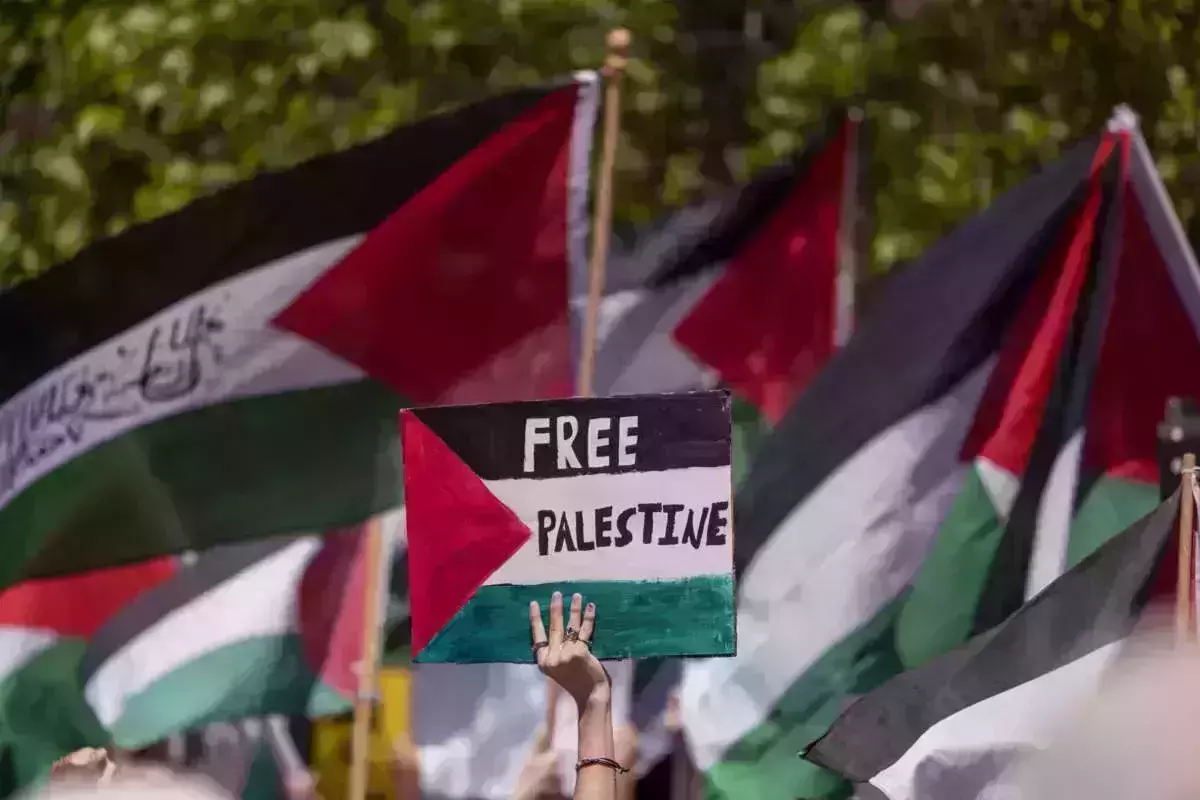 ഫലസ്തീന്‍ ഐക്യദാര്‍ഢ്യം: സ്റ്റാര്‍ ബക്ക്‌സിന് മുന്നില്‍ പ്രതിഷേധിച്ചതിന് കേസെടുത്ത് കേരള പോലിസ്