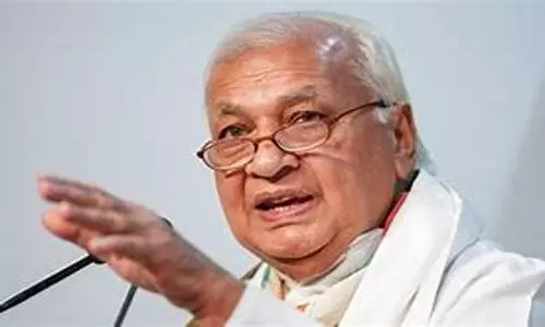 ഗവര്ണര്ക്കെക്കെതിരേ അസഭ്യ മുദ്രാവാക്യവുമായി സിപിഎം പ്രകടനം; ഭയമില്ലെന്ന് ഗവര്ണര് ഗവര്ണര്ക്കെക്കെതിരേ അസഭ്യ മുദ്രാവാക്യവുമായി സിപിഎം പ്രകടനം; ഭയമില്ലെന്ന് ഗവര്ണര്