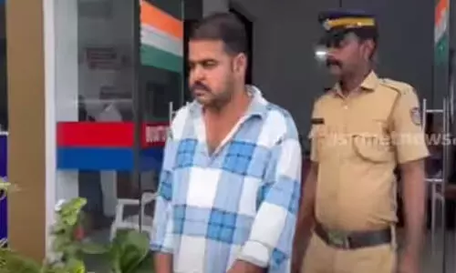 ബാങ്കില് 12 വളകള് പണയം വച്ചു, എല്ലാം മുക്കുപണ്ടം; നാല് ലക്ഷത്തോളം രൂപ തട്ടിയ പ്രതി പിടിയില് ബാങ്കില് 12 വളകള് പണയം വച്ചു, എല്ലാം മുക്കുപണ്ടം; നാല് ലക്ഷത്തോളം രൂപ തട്ടിയ പ്രതി പിടിയില്