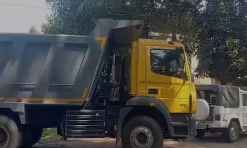 ലോറിയില്‍ നിന്ന് മെറ്റല്‍ ഇറക്കുന്നതിനിടെ വൈദ്യുതി ലൈനില്‍ തട്ടി; ഇതര സംസ്ഥാന തൊഴിലാളിക്ക് ദാരുണാന്ത്യം