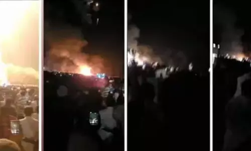 പൂരം കാണാന് ആയിരങ്ങളെത്തി; അനുമതിയില്ലാതെ വെടിക്കെട്ട് നടത്തിയ സംഘാടകര്ക്കെതിരെ കേസ് പൂരം കാണാന് ആയിരങ്ങളെത്തി; അനുമതിയില്ലാതെ വെടിക്കെട്ട് നടത്തിയ സംഘാടകര്ക്കെതിരെ കേസ്